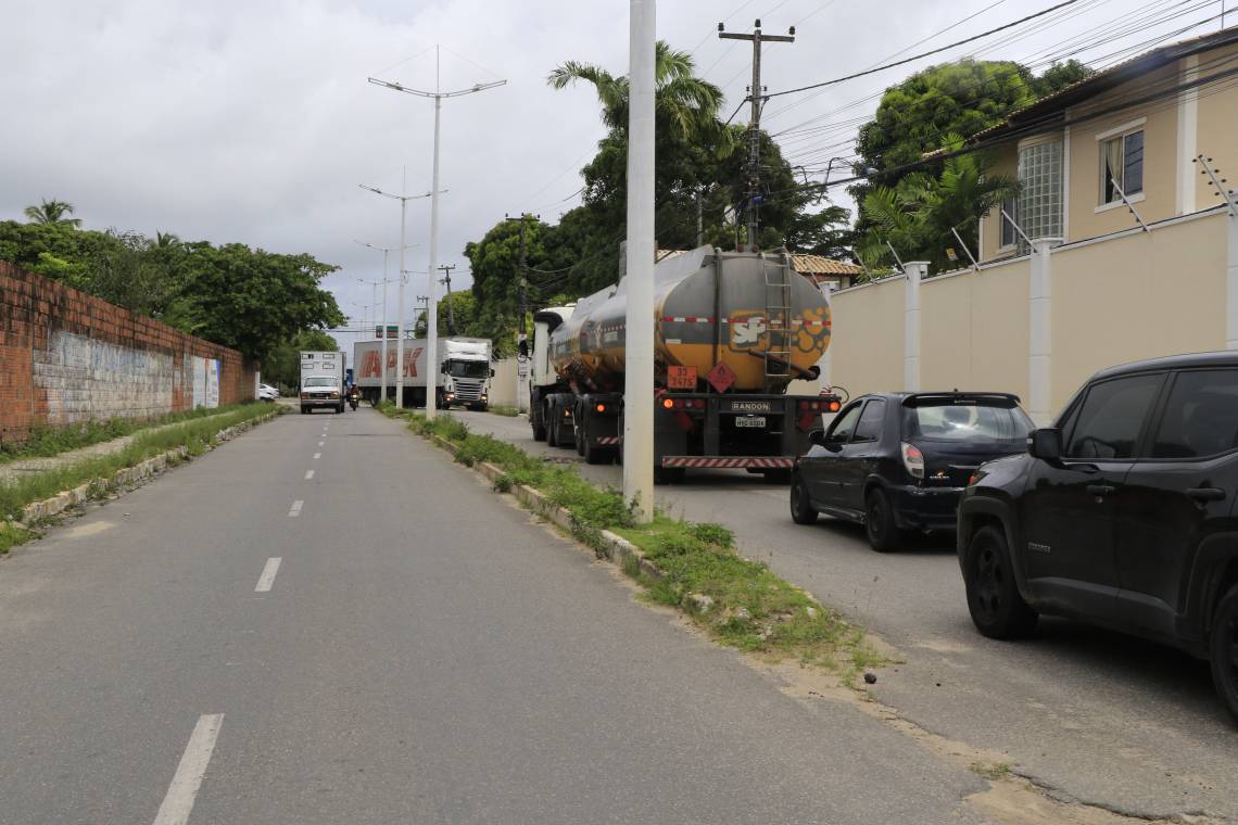 Com o bloqueio, a alternativa para os motoristas é de transitar pela avenida José Moraes de Almeida.