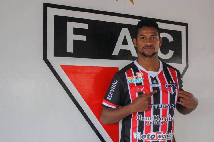 Erlon já se apresentou ao novo clube. 