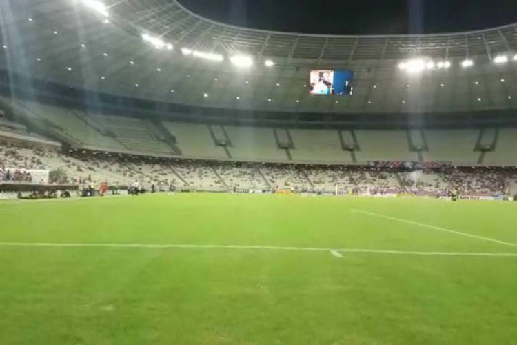 Versão em espanhol do hino Tricolor foi exibido na Arena Castelão