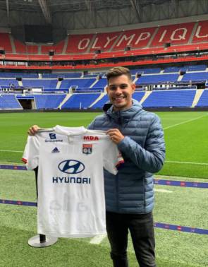 Bruno Guimarães foi apresentado pelo Lyon na última segunda-feira, 11