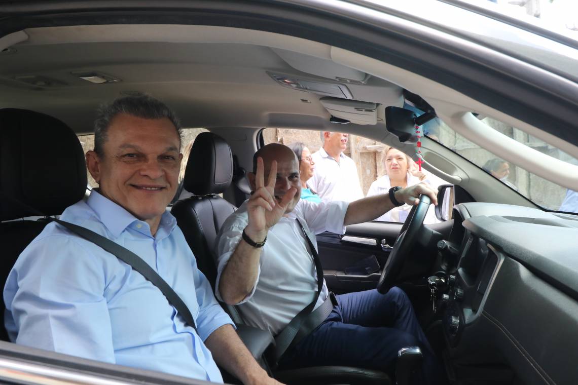 ￼SARTO deixou o evento no IJF no carro do prefeito Roberto Cláudio (Foto: FÁBIO LIMA)