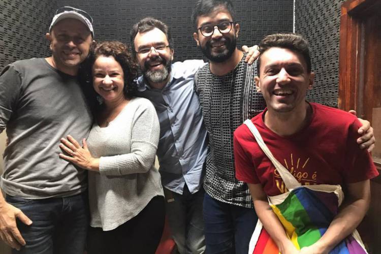 Da esquerda para a direita, Carri Costa, Cinthia Medeiros, Marcos Sampaio, Renato Abê e Denis Lacerda