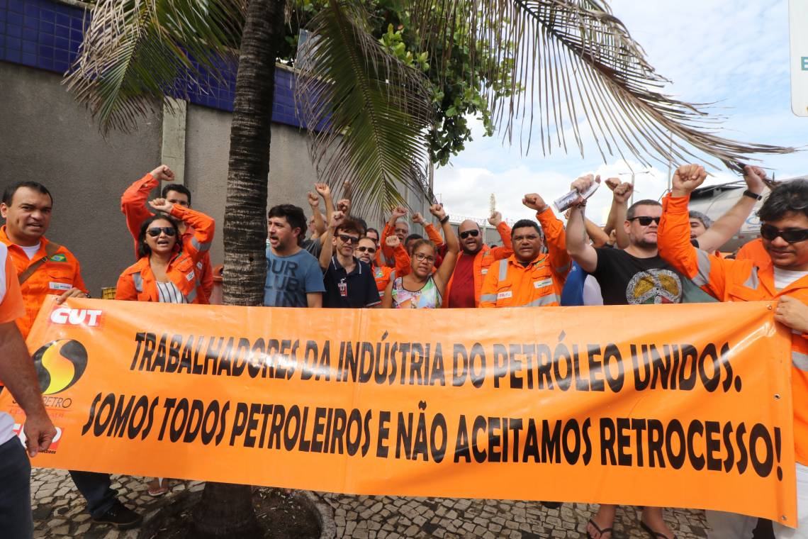 Sindicatos ligados a petroleiros têm questionado a venda da Lubnor em Fortaleza (Foto: FÁBIO LIMA/O POVO)
