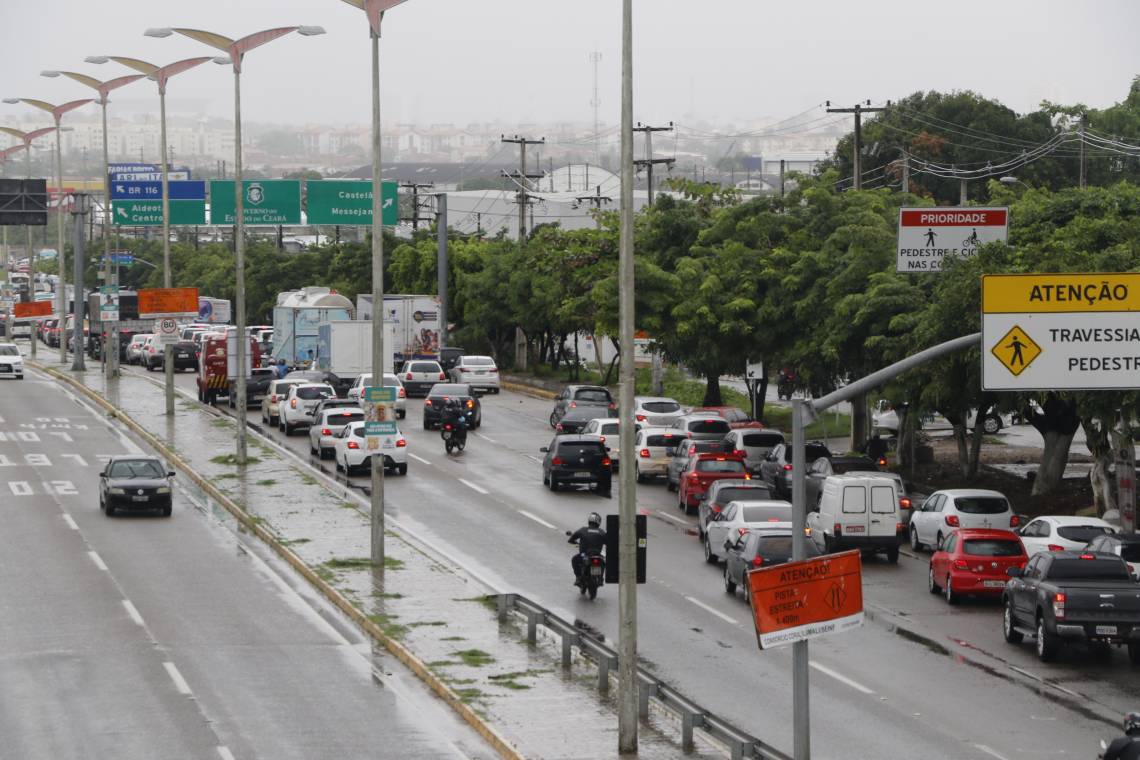Serviços na Avenida Carlos Jereissati devem levar nove meses (Foto: Mauri Melo/O POVO).