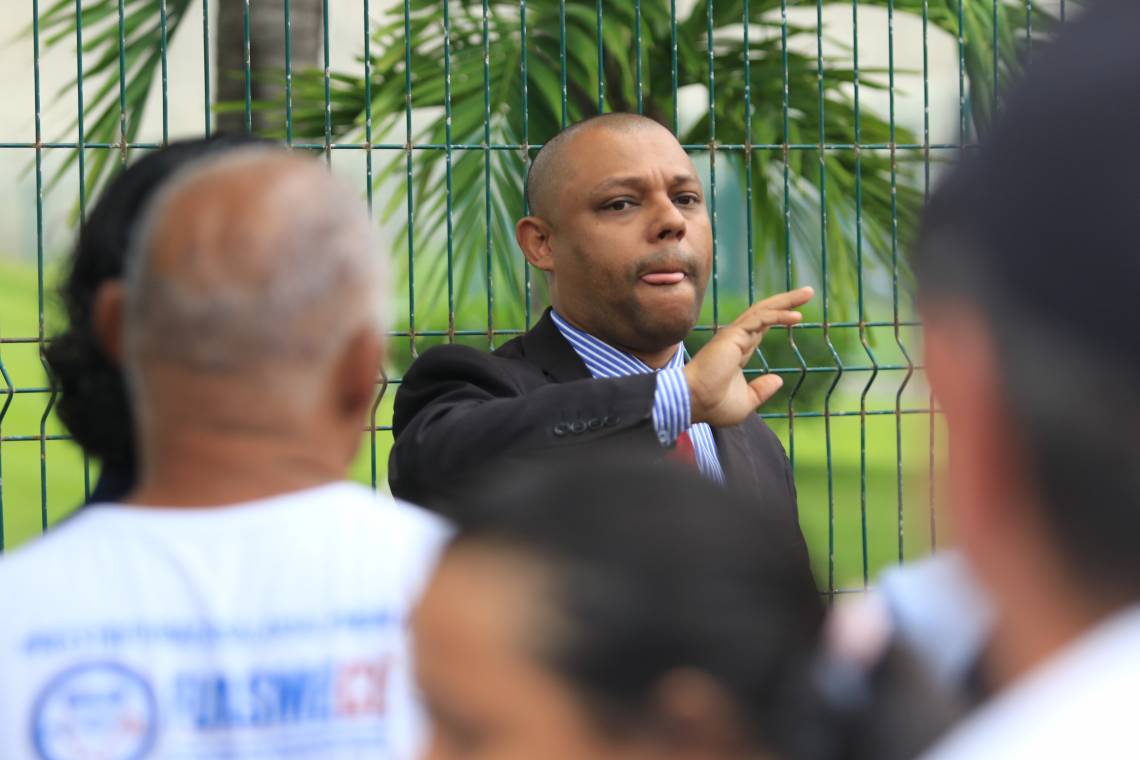 Soldado Noelio, deputado. Protesto de policiais e bombeiros na Assembleia Legislativa