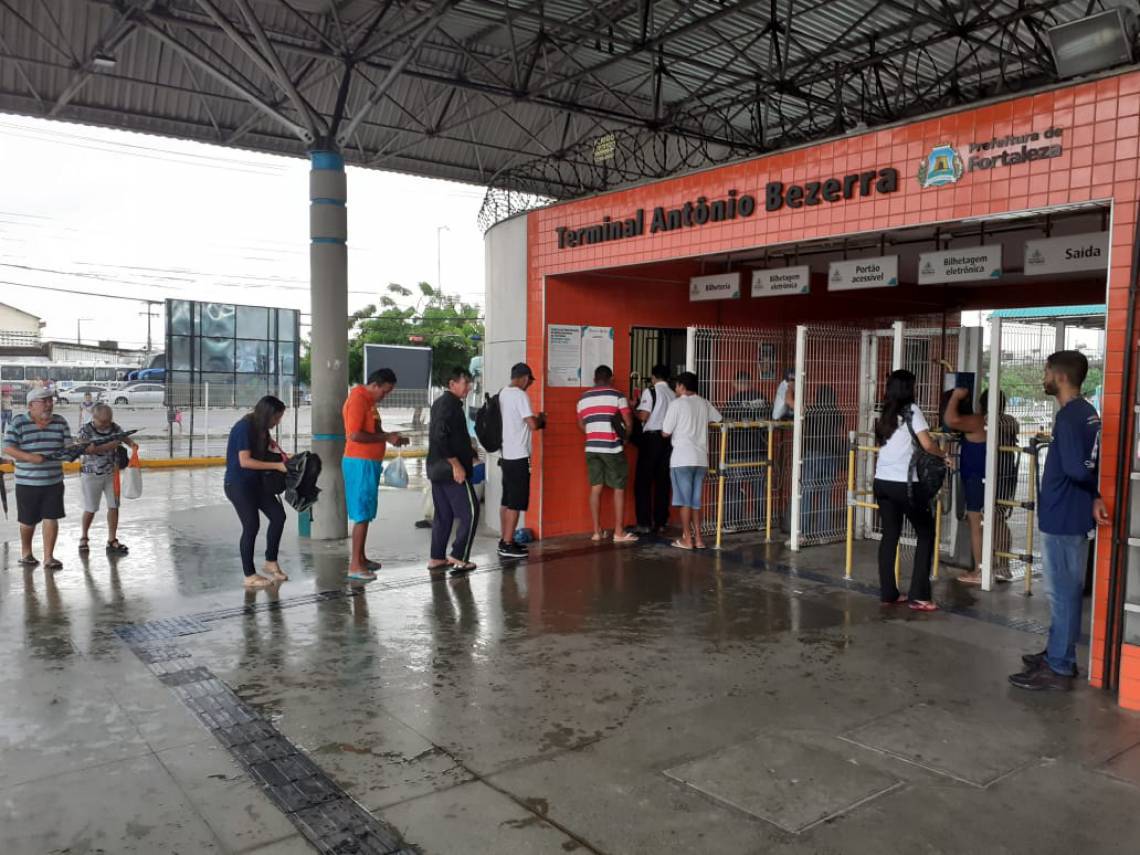 Terminal do Antônio Bezerra tem suas tradicionais filas nesta manhã