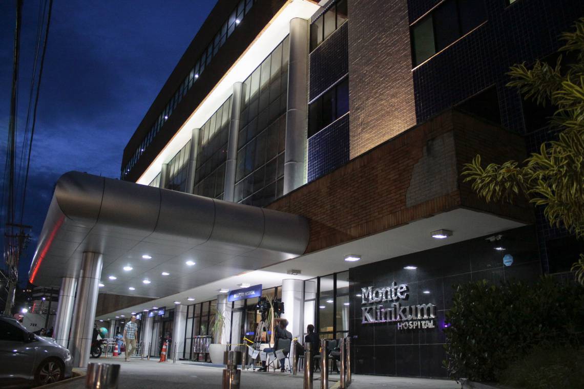 Fachada do hospital Monte Klinikum no bairro Meireles (Foto: BEATRIZ BOBLITZ)