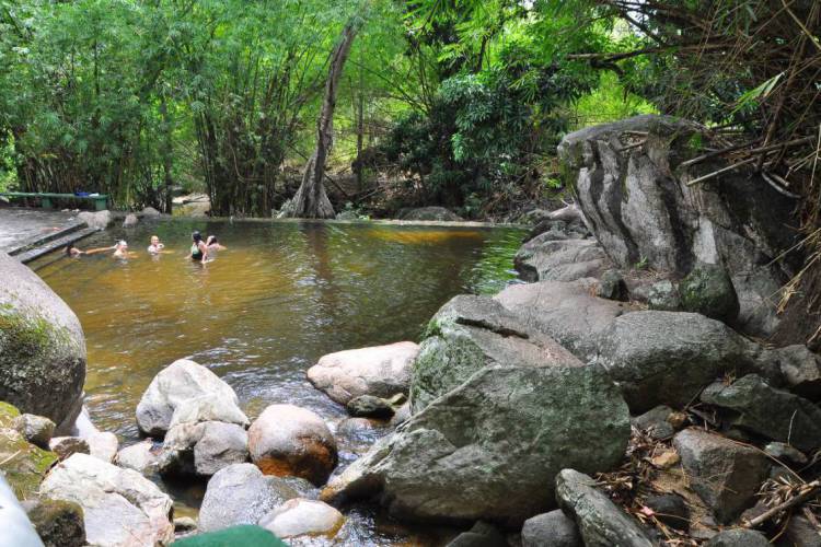 Piscina de águas naturais no balneário Bica das Andréas