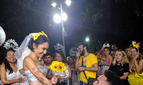 Casal de foliões decide casar no Carnaval de 2020 no polo do bairro Benfica 