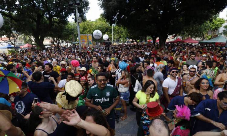Segunda-feira, 24, do Ciclo Carnavalesco de 2020 em Fortaleza, na Gentilândia