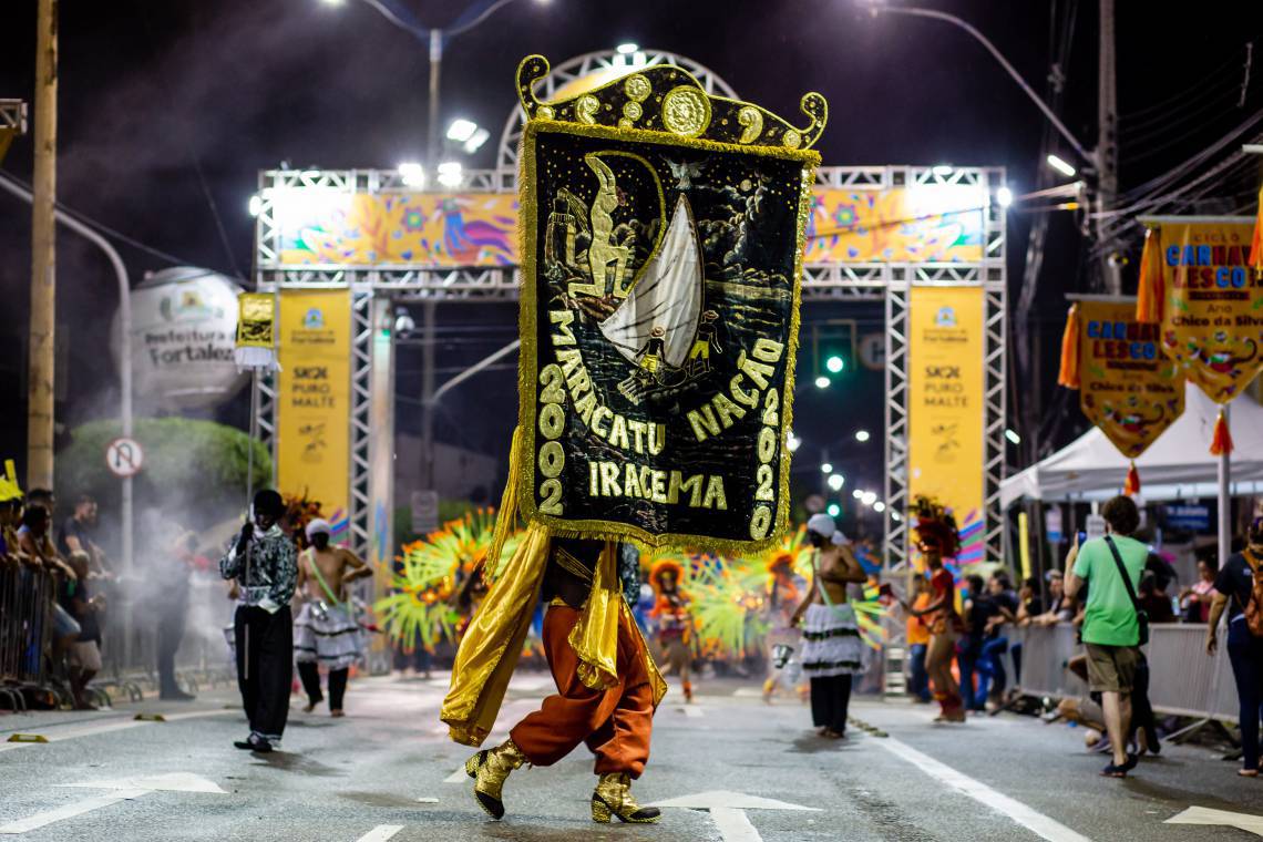 MARACATU Nação Iracema tomou a avenida Domingos Olímpio no sábado de Carnaval em 2020
 (Foto: Aurelio Alves)