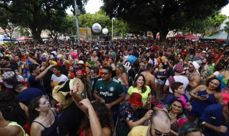 Festa de Carnaval em Fortaleza na Gentilândia: nove blocos só irão à rua se houver vacina disponível à população 