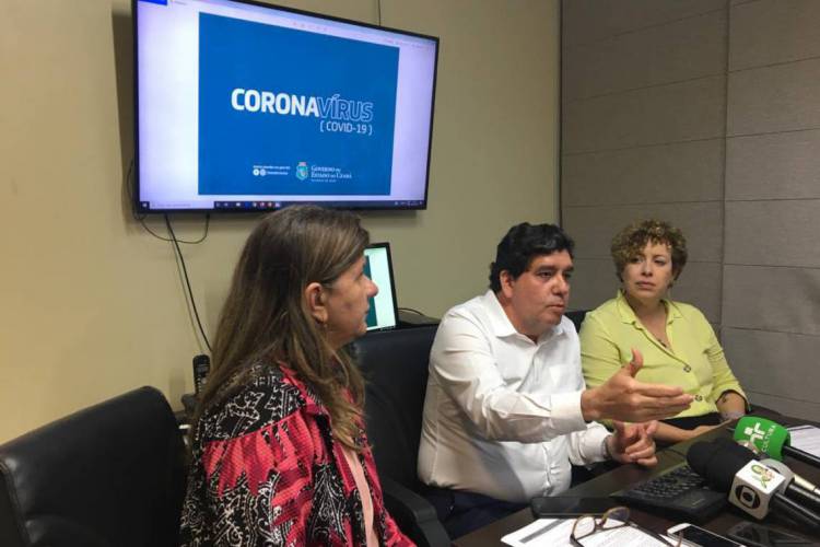 Sesa divulga informações sobre caso suspeito de coronavírus no Ceará; Na foto: Joana Maciel, secretaria da Saúde de Fortaleza, Carlos Roberto Martins Rodrigues Sobrinho, secretário da Saúde do Ceará e Magda Almeida, secretaria executiva de Vigilância e Regulação