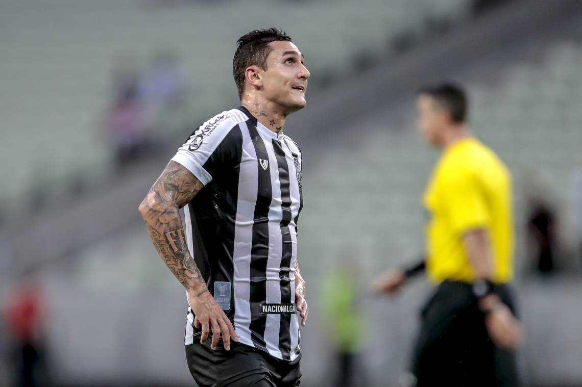 Vovô não venceu o Botafogo-PB e amargou o quinto empate seguido no Nordestão 
 (Foto: AURELIO ALVES)