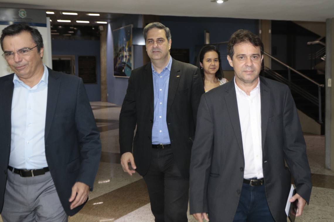 ￼JUVÊNCIO, Erinaldo,Elizabeth e Evandro Leitão deixam reunião na Assembleia (Foto: FCO FONTENELE)