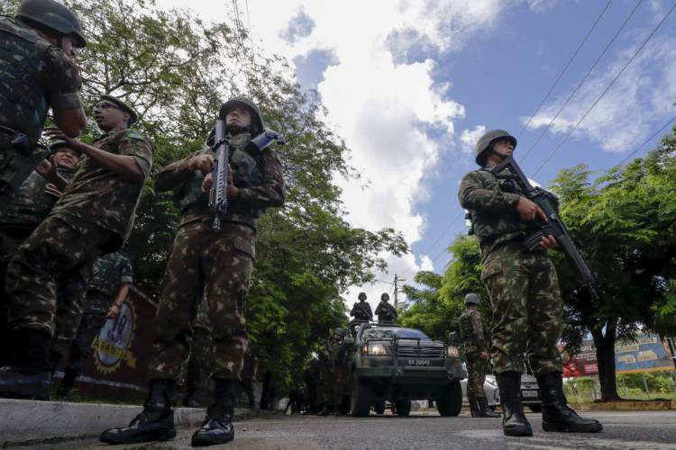 ￼TROPA do Exército nas ruas de Fortaleza