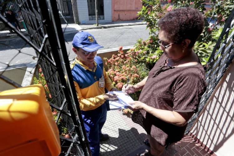 O endereço indicado pode ser uma das duas casas à direita, à esquerda ou à frente do endereço principal. Em prédios, qualquer apartamento pode ser indicado