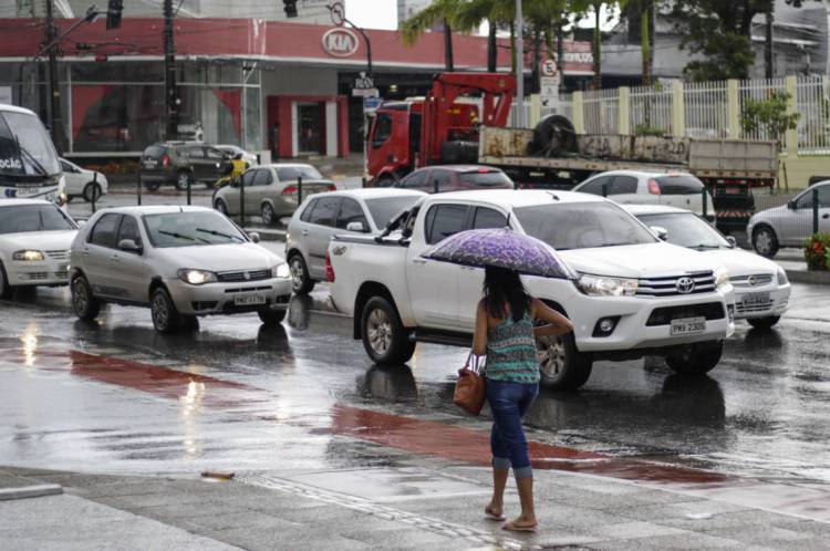 Chuva na manhã de sábado em Fortaleza