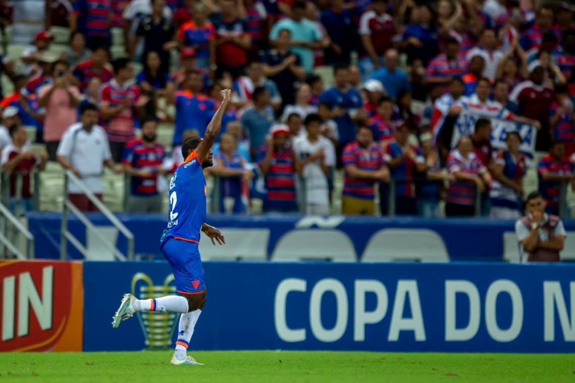 Fortaleza venceu o último encontro entre os times por 1 a 0, com gol de Tinga (Foto: Aurélio Alves)