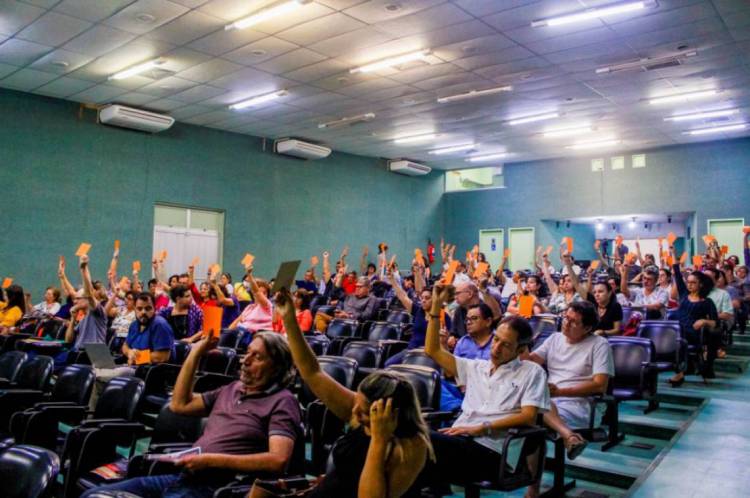 Assembleia Geral aprova adesão à paralisação nacional da educação (18M) e indicativo de greve nas universidades federais do Ceará