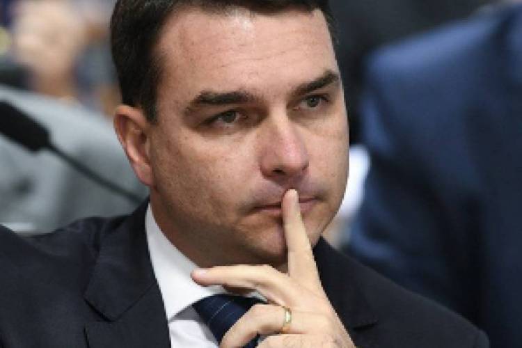 Pesquisas internas indicam desgaste de Bolsonaro, assume Flávio