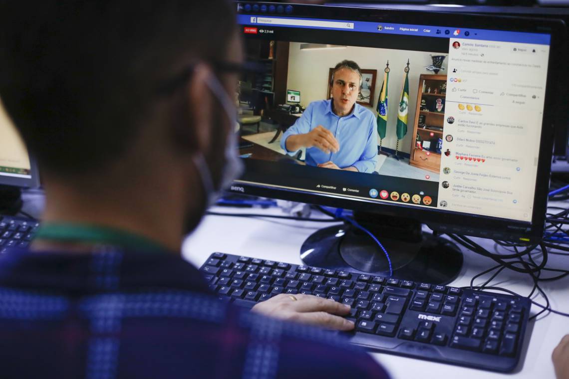 FORTALEZA, CE, BRASIL, 18-03-2020: Governador Camilo Santana desmarca coletiva e anuncia novas medidas contra o coronavirus via live no seu Facebook.  (Foto: Thais Mesquita/O POVO) (Foto: Thaís Mesquita)