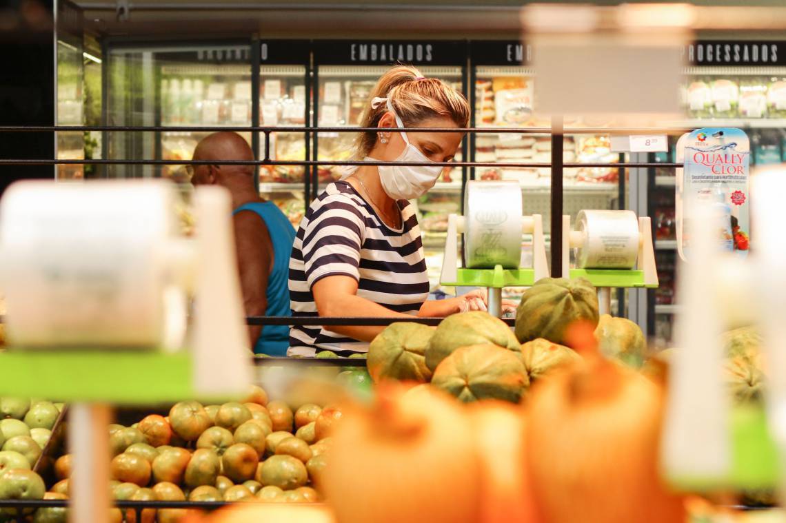 SUPERMERCADOS procuram conscientizar o consumidor para não estocar
