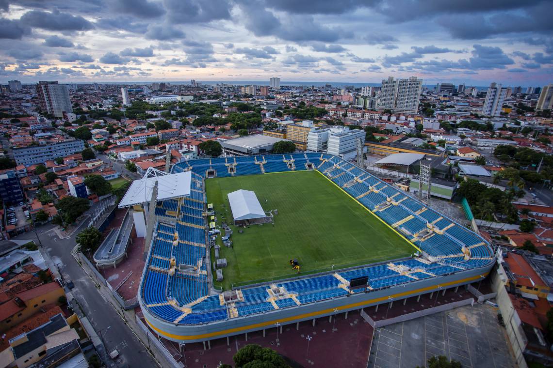 Estádio Presidente Vargas sendo preparado para receber hospital de campanha. (Foto: Aurelio Alves/O POVO) (Foto: AURELIO ALVES)