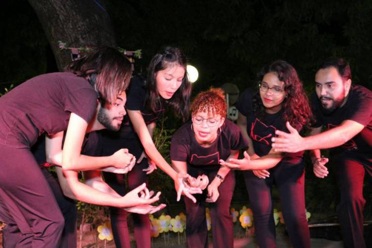 Integrantes do grupo Verso de Boca. Projeto objetiva divulgar poesia da língua portuguesa