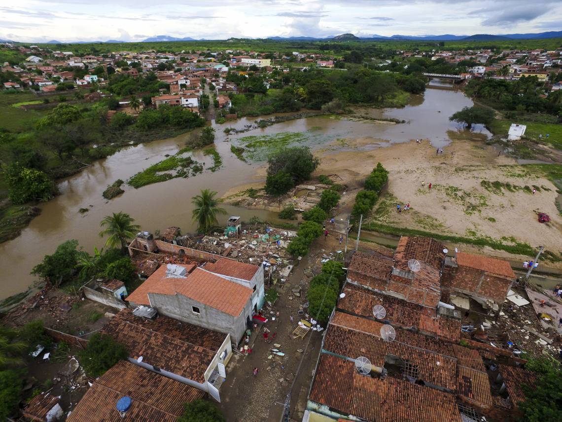 Cidade de Hidrolândia, na região Norte do Ceará, sofre em decorrência das fortes chuvas nos últimos dias