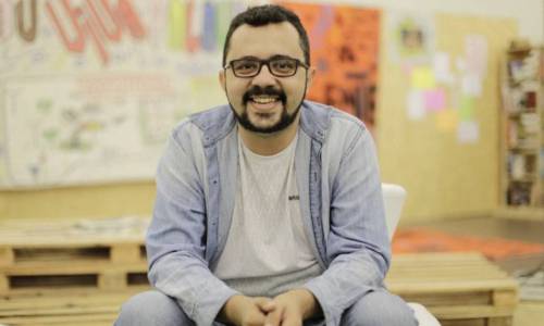 O poeta Mailson Furtado &eacute; autor do premiado "&Agrave; Cidade" e participa da quinta edi&ccedil;&atilde;o da revista "Para Mam&iacute;feros"