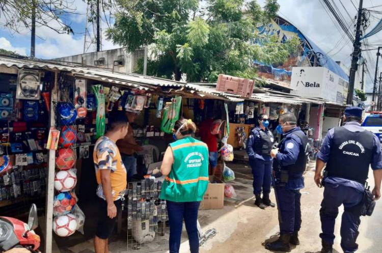 Ambulantes e feirantes de Caucaia foram conscientizados Ambulantes e feirantes de Caucaia foram conscientizados
