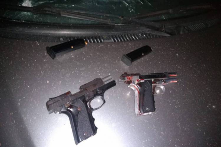 Armas usadas pelos suspeitos foram apreendidas
