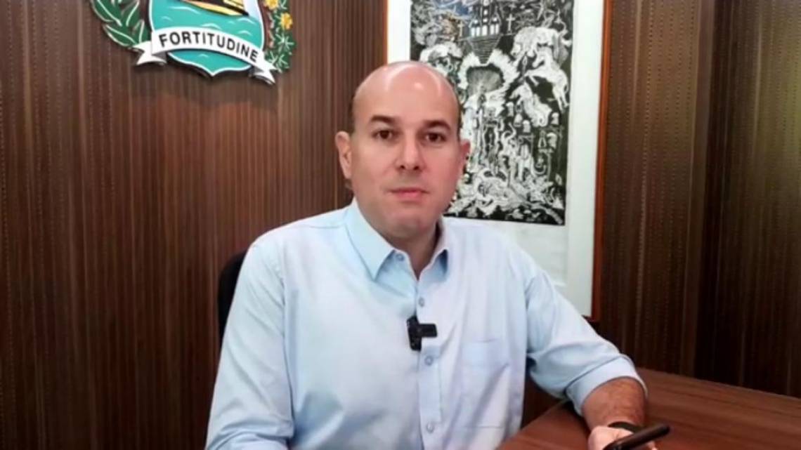 ￼Roberto Cláudio durante live nesta segunda-feira, 6 (Foto: Reprodução/Facebook)