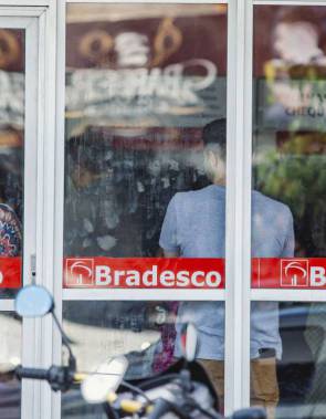 O Bradesco tem promovido mudan&ccedil;as em seu modelo de atendimento, al&eacute;m de adequa&ccedil;&atilde;o de seu tamanho f&iacute;sico e unifica&ccedil;&atilde;o de ag&ecirc;ncias (Foto: Aurelio Alves/O POVO)