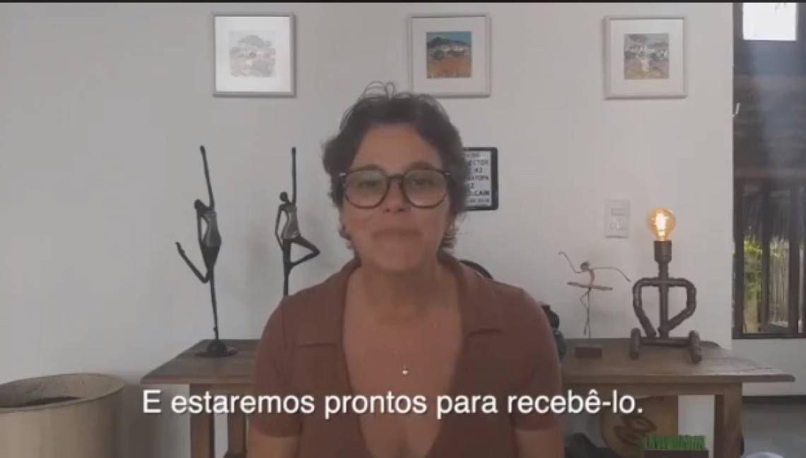 Vídeo dos donos de pousada em Amontada pede que as pessoas deixem para ir depois  (Foto: REPRODUÇÃO DO VÍDEO)