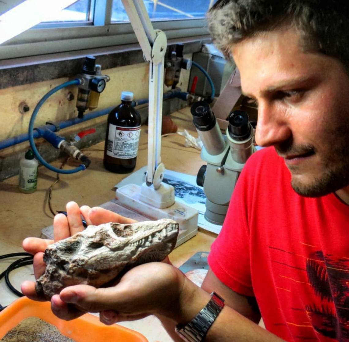 Saiba mais sobre o Felipe e seu trabalho na paleontologia brasileira
