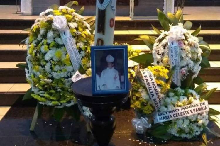 Homenagens de fiéis a dom Aldo Pagotto