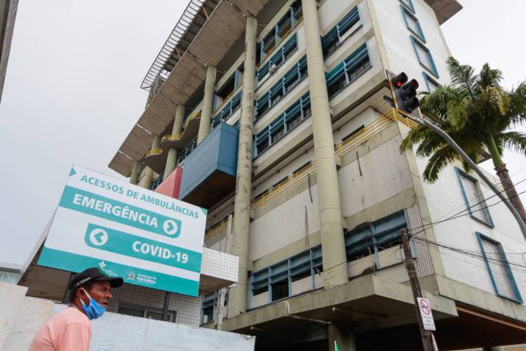 Instituto Doutor José Frota (IJF): 49 dos 50 leitos de UTI para pacientes de Covid-19 estavam ocupados na noite de ontem, de acordo com o prefeito Roberto Cláudio 