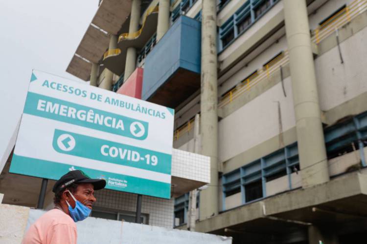 Nove pessoas aguardam transferência para leitos de enfermaria Covid-19/SRAG no Ceará(foto: JÚLIO CAESAR)