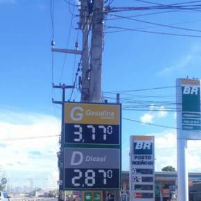 Multi Posto, na Serrinha, antes de baixar para R$ 3,47 a gasolina estava no valor de R$ 3,77