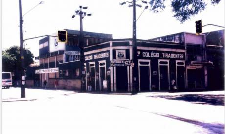 Fachada do Colégio Tiradentes há 70 anos, em Fortaleza 