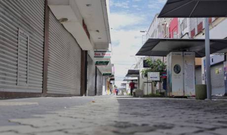 Centro de Fortaleza com lojas fechadas durante a pandemia de coronavírus 