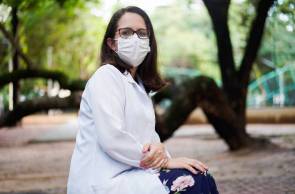 FORTALEZA-CE, BRASIL, 24-04-2020: Ana Francisca. enfermeira do hospital monte Klinikum. Personagem para reportagem do DOM.  ( Foto: Júlio Caesar / O Povo)