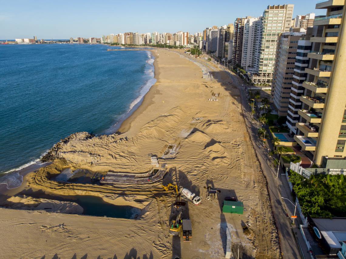 Fortaleza, Ceará Brasil 24.04.2020 Obras de alargamento da faixa de areia na avenida Beir Mar (Fco Fontenele/O POVO)(Foto: FCO FONTENELE)