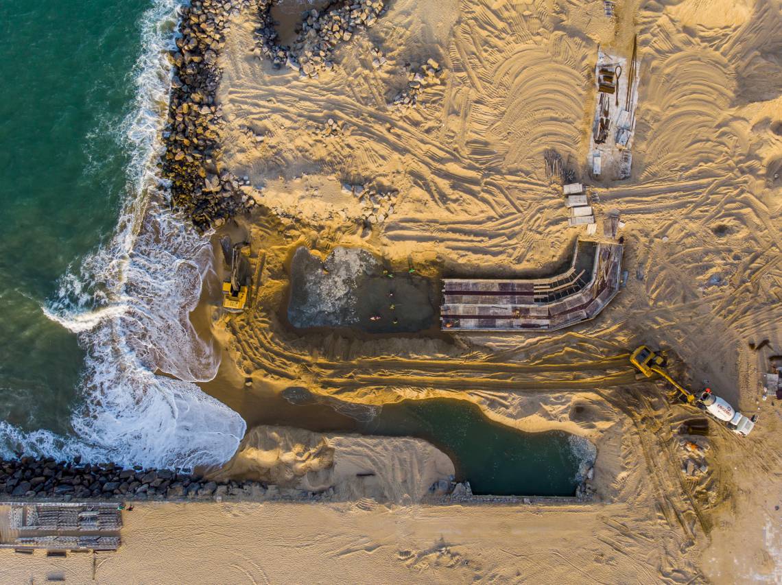 Fortaleza, Ceará Brasil 24.04.2020 Obras de alargamento da faixa de areia na Av. Beir Mar (Fco Fontenele/O POVO)(Foto: FCO FONTENELE)