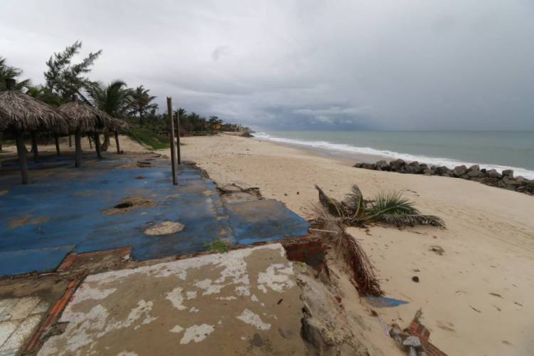 ESTRANGEIRO Peter Buchelt morava na  Tabuba, no litoral oeste do Ceará