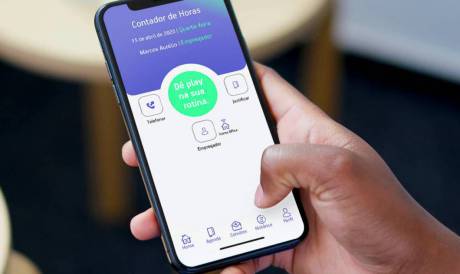 Com o aplicativo, os colaboradores podem bater o ponto de qualquer lugar 