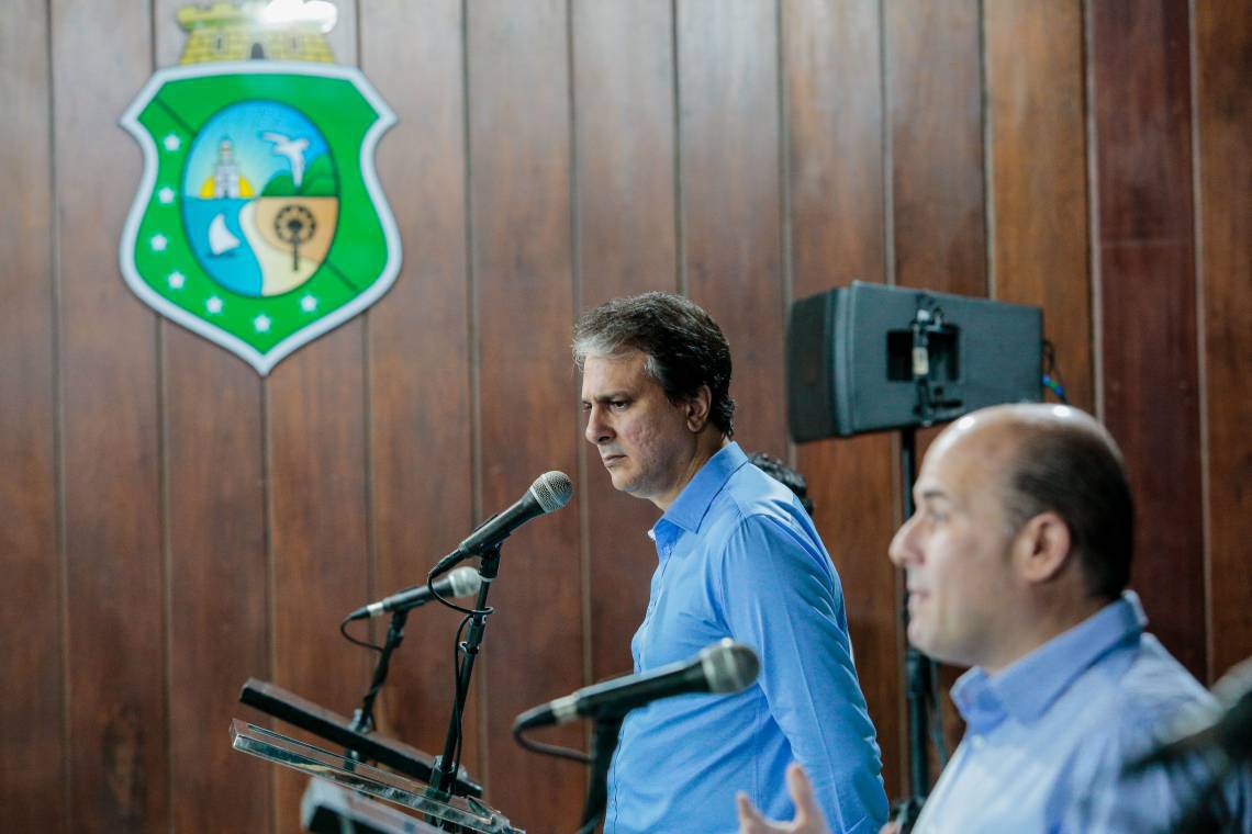 Governador Camilo Santana em coletiva de imprensa no Palácio da Abolição (Foto: JÚLIO CAESAR)