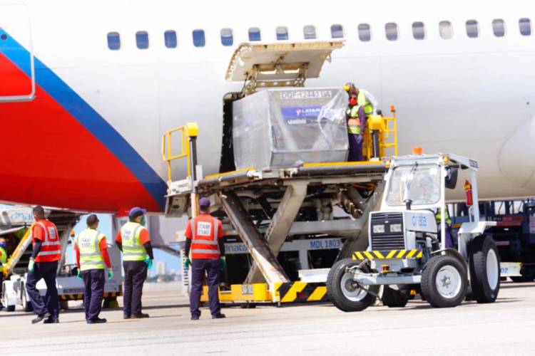 Equipamentos serão utilizados nas UTIs públicas, segundo Camilo Santana